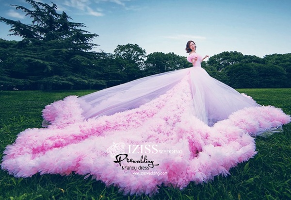 PW483 - **พรีออเดอร์** ชุดคู่ถ่ายพรีเวดดิ้ง (prewedding dress) & ชุดแต่งงานแฟนซี (Fancy wedding dress)ชายหญิง "ธีมสีชมพู-ฟ้า"