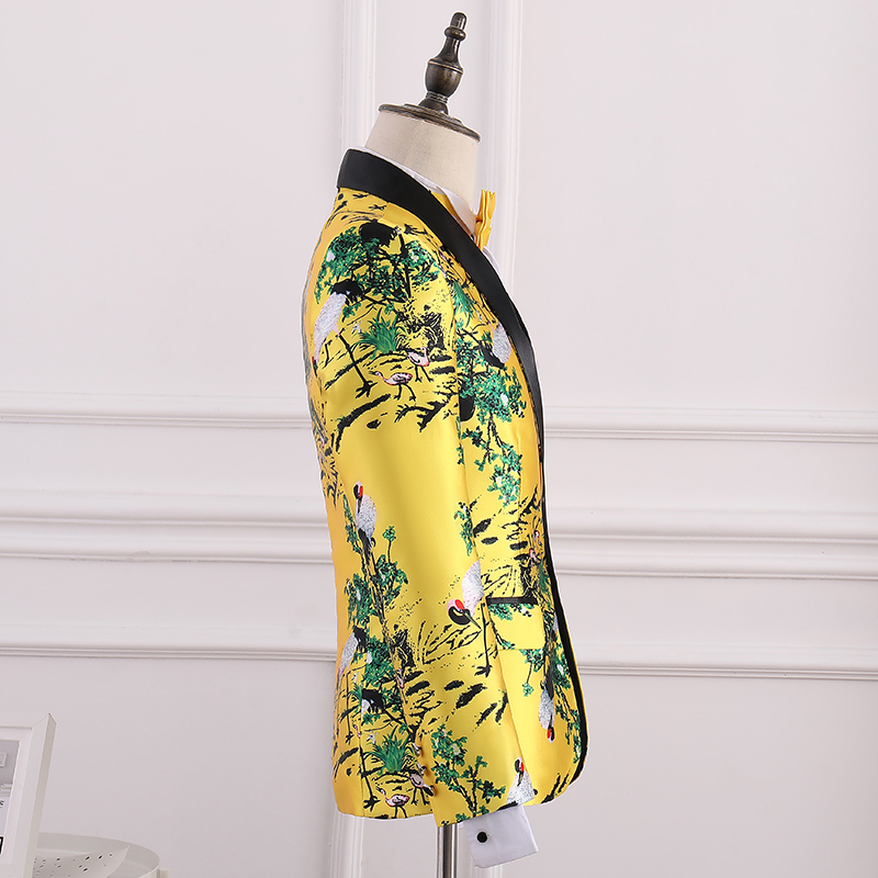 ST123- **พรีออเดอร์**สูทแฟนซีผู้ชายสีเหลือง ตัดสีดำช่วงคอ แขนยาว พร้อมกางเกงสีดำ ชุดสูทเจ้าบ่าว สูทแฟนซี ถ่ายพรีเวดดิ้ง & ชุดแต่งงานแฟนซี (Fancy wedding dress) สูทจีนผู้ชายสีเหลืองลายนกกระเรียน