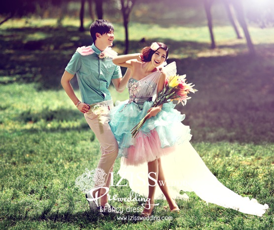 PW158 - **พรีออเดอร์ค่ะ** ชุดคู่ถ่ายพรีเวดดิ้ง (prewedding dress) & ชุดแต่งงานแฟนซี (Fancy wedding dress)ชายหญิง "ธีมสีเขียว-ชมพู"