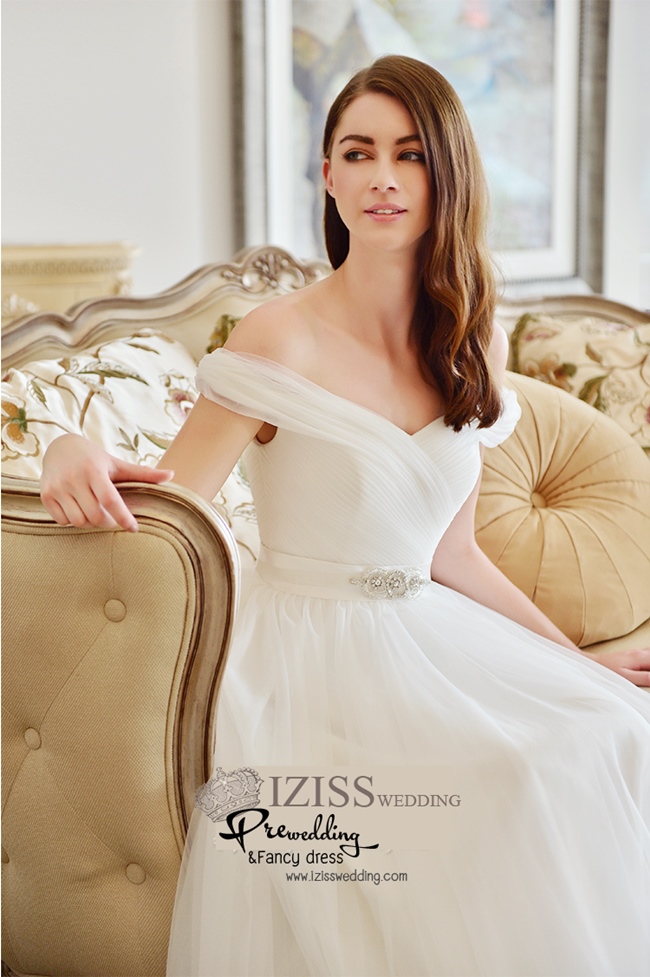 BRL055 **พรีออเดอร์**ชุดแต่งงานสีขาวหรูหราประดับดอกไม้ผสมเพชรและคริสตัล สวยงามดุจเจ้าหญิง