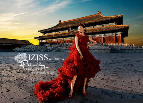 PW433- **พรีออเดอร์**ชุดคู่ถ่ายพรีเวดดิ้ง (prewedding dress) & ชุดแต่งงานแฟนซี (Fancy wedding dress)ชายหญิง "ธีมสีแดง"