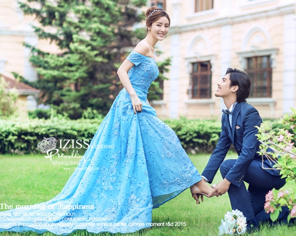 PW479- **พรีออเดอร์**ชุดแต่งงานแฟนซี ชุดเดรสสีฟ้า ชุดถ่ายพรีเวดดิ้ง (prewedding dress) & ชุดแต่งงานแฟนซี (Fancy wedding dress) "ธีมสีฟ้าน้ำเงิน"