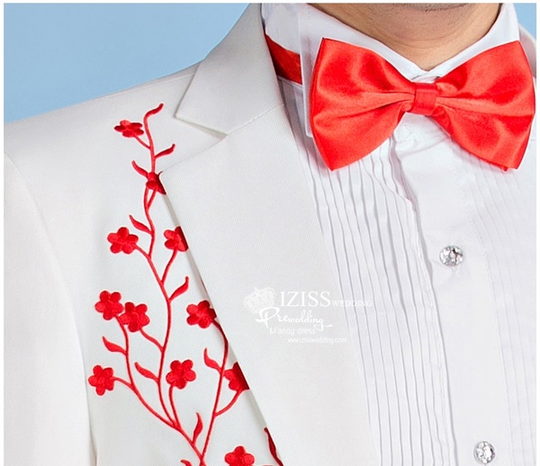 ST068 **พรีออเดอร์**สูทจีนผู้ชายสีขาวแขนยาวลายดอกซากุระสีฟ้า ติดกระดุมสีขาว พร้อมกางเกงสีขาวขาสอบ ชุดสูทเจ้าบ่าว สูทแฟนซี ถ่ายพรีเวดดิ้ง & ชุดแต่งงานแฟนซี (Fancy wedding dress) สูทผู้ชายสีขาว