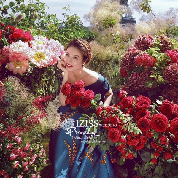 PW563- **พรีออเดอร์ค่ะ**ชุดคู่ถ่ายพรีเวดดิ้ง (prewedding dress) & ชุดแต่งงานแฟนซี (Fancy wedding dress)ชายหญิง "ธีมสีน้ำเงินฟ้า"