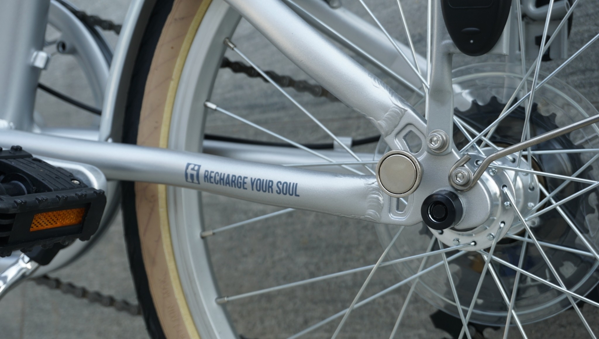 Fika Frappe จักรยานพับได้ เฟรมอลูมิเนียม ล้อ 20" 7 สปีด พร้อมตะแกรง บังโคลน