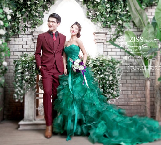 PW393- **พรีออเดอร์**ชุดคู่ถ่ายพรีเวดดิ้ง (prewedding dress) & ชุดแต่งงานแฟนซี (Fancy wedding dress)ชายหญิง "ธีมสีเขียว"