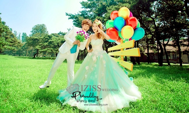 PW125 - Pre order ชุดคู่ถ่ายพรีเวดดิ้ง (prewedding dress) & ชุดแต่งงานแฟนซี (Fancy wedding dress)ชายหญิง "ธีมสีเขียว-ขาว"