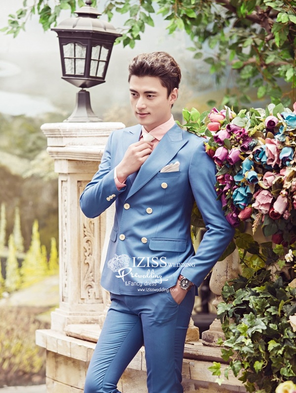 ST033- **พรีออเดอร์**สูทผู้ชายสีฟ้าแขนยาว พร้อมกางเกง ชุดสูทเจ้าบ่าว สูทแฟนซี ถ่ายพรีเวดดิ้ง & ชุดแต่งงานแฟนซี (Fancy wedding dress) สูทผู้ชายสีฟ้า