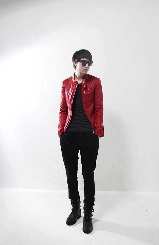 แจ๊กเก็ตแฟชั่น แจ๊กเก็ตหนัง สีแดง คอตั้ง กระดุมคอ ซิปหน้า กระเป๋าซิป มีซับใน