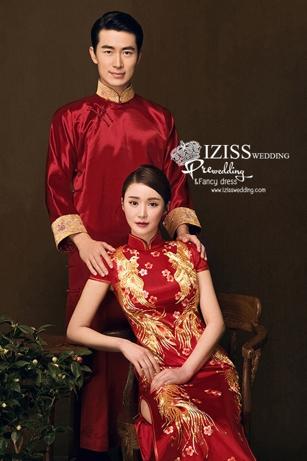 PW620 **พรีออเดอร์ค่ะ**ชุดแฟนซีกี่เพ้าประยุกต์ ชุดคู่ถ่ายพรีเวดดิ้ง (prewedding dress) & ชุดแต่งงานแฟนซี (Fancy wedding dress)ชายหญิง "ธีมสีแดง"