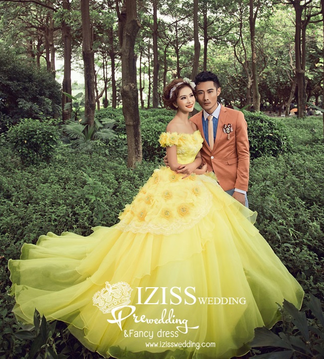PW235 - **พรีออเดอร์** ชุดคู่ถ่ายพรีเวดดิ้ง (prewedding dress) & ชุดแต่งงานแฟนซี (Fancy wedding dress)ชายหญิง "ธีมสีเหลือง-ส้ม"