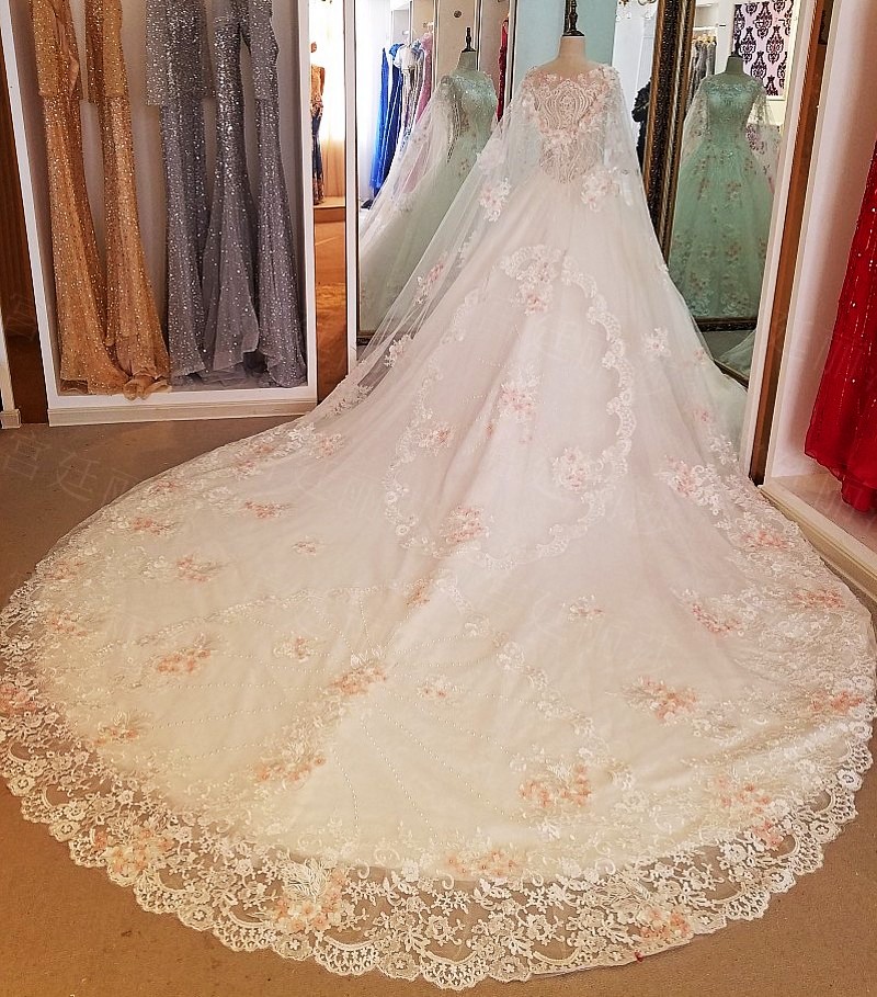 BRL075 **พรีออเดอร์**ชุดแต่งงานหรูหราประดับดอกไม้ผสมเพชรและคริสตัล สวยงามดุจเจ้าหญิง