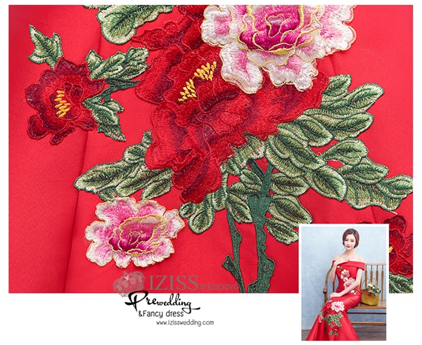 PW524 - **พรีออเดอร์ค่ะ** ชุดกี่เพ้าสีน้ำเงินเปิดไหล่ ชุดยกน้ำชา ชุดคู่ถ่ายพรีเวดดิ้ง (prewedding dress) & ชุดแต่งงานแฟนซี (Fancy wedding dress)ชายหญิง "ธีมสีน้ำเงิน"