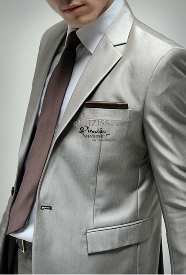 ST044- **พรีออเดอร์**สูทผู้ชายสีเทาเงินแขนยาว พร้อมกางเกงสีขาว ชุดสูทเจ้าบ่าว สูทแฟนซี ถ่ายพรีเวดดิ้ง & ชุดแต่งงานแฟนซี (Fancy wedding dress) สูทผู้ชายสีเทาเงิน