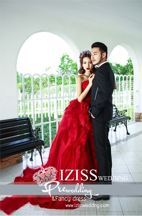 PW268 **พรีออเดอร์ค่ะ** ชุดคู่ถ่ายพรีเวดดิ้ง (prewedding dress) & ชุดแต่งงานแฟนซี (Fancy wedding dress)ชายหญิง "ธีมสีแดงดำ"