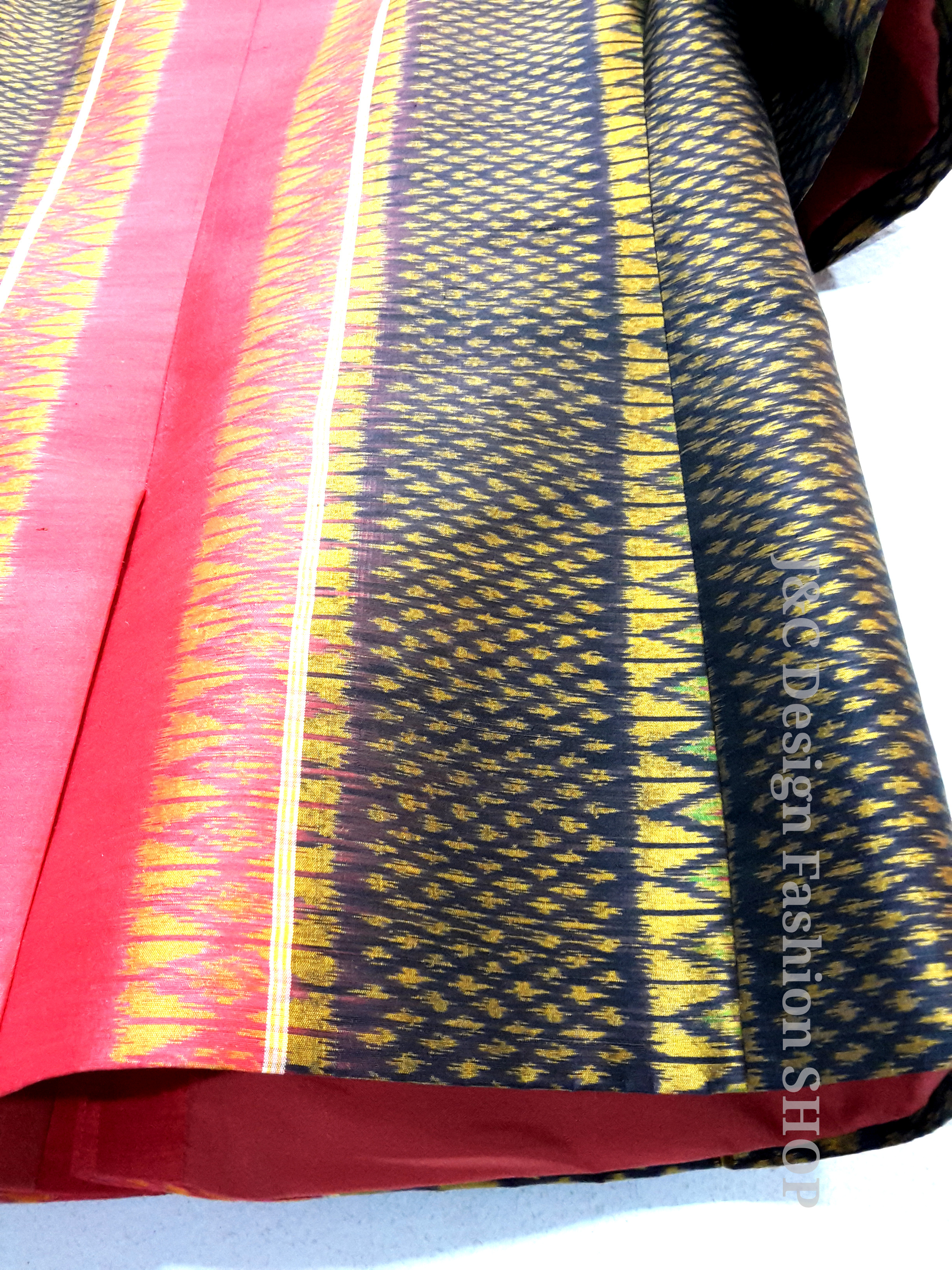 เสื้อสูทชายไหมแท้มัดหมี่ตีนแดง เสื้อสูทชายไหมแท้บุรีรัมย์ สูทผ้าไทยชาย ซาฟารีผ้าไหมชาย สูทผ้าไหมมัดหมี่แท้สีแดงเลือดนกทอมือ5 สี