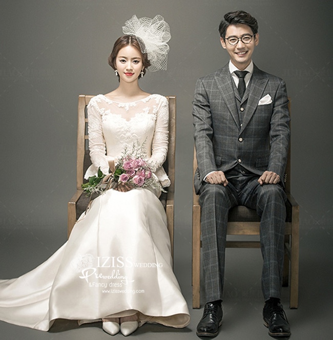 PW430- **พรีออเดอร์งเฉพาะชุดผู้หญิงค่ะ**ชุดคู่ถ่ายพรีเวดดิ้ง (prewedding dress) & ชุดแต่งงานแฟนซี (Fancy wedding dress)ชายหญิง "ธีมสีขาว"