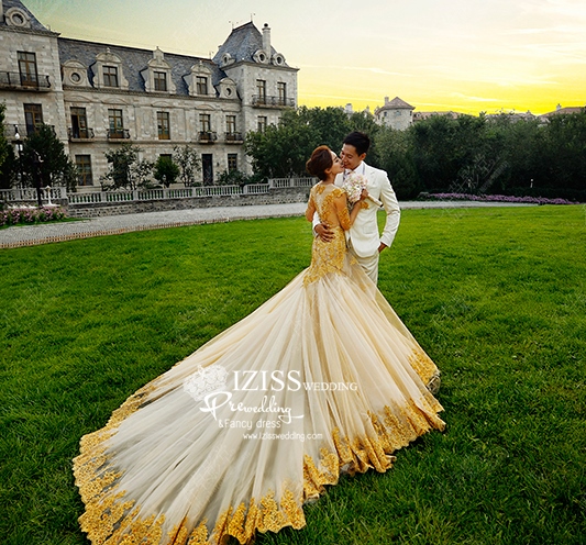 PW345-**พรีออเดอร์เฉพาะชุดผู้หญิง**ชุดคู่ถ่ายพรีเวดดิ้ง (prewedding dress) & ชุดแต่งงานแฟนซี (Fancy wedding dress)ชายหญิง "ธีมสีเหลือง-ขาว"