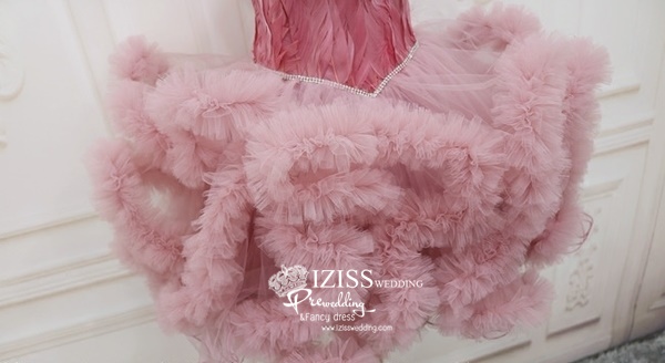 PW549- **พร้อมส่งสีชมพู พรีสีดำ สีขาวค่ะ**ชุดคู่ถ่ายพรีเวดดิ้ง (prewedding dress) & ชุดแต่งงานแฟนซี (Fancy wedding dress)ชายหญิง "ธีมสีชมพู"