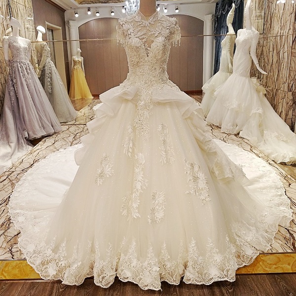 BRL072 **พรีออเดอร์**ชุดแต่งงานหรูหราประดับดอกไม้ผสมเพชรและคริสตัล สวยงามดุจเจ้าหญิง