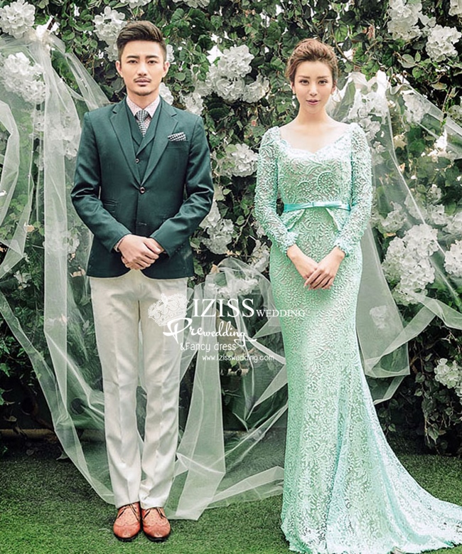 PW404- **พรีออเดอร์**ชุดคู่ถ่ายพรีเวดดิ้ง (prewedding dress) & ชุดแต่งงานแฟนซี (Fancy wedding dress)ชายหญิงสไตล์เจ้าชายเจ้าหญิง "ธีมสีเขียว"