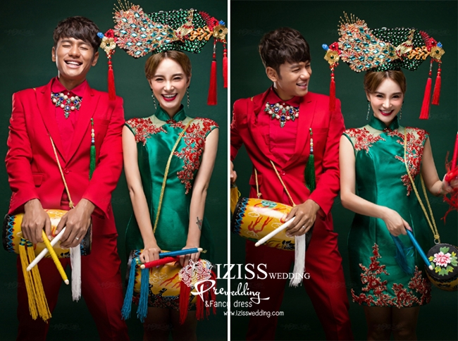 PW375 - **พรีออเดอร์** ชุดกี่เพ้าสีเขียว ชุดคู่ถ่ายพรีเวดดิ้ง (prewedding dress) & ชุดแต่งงานแฟนซี (Fancy wedding dress)ชายหญิง "ธีมสีเขียว-แดง"