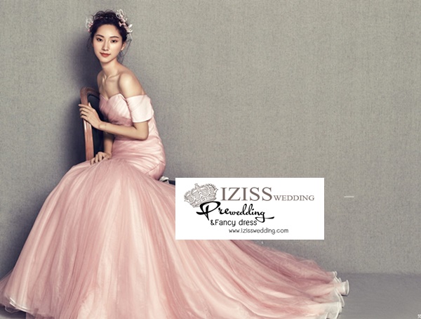 PW554- **พรีออเดอร์ค่ะ**ชุดคู่ถ่ายพรีเวดดิ้ง (prewedding dress) & ชุดแต่งงานแฟนซี (Fancy wedding dress)ชายหญิง "ธีมสีชมพู ดำ"