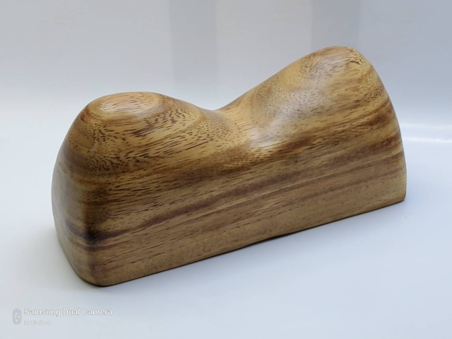 หมอนนมไม้ใหญ่ ใช้กดบรรเทาอาการปวดเมื่อย