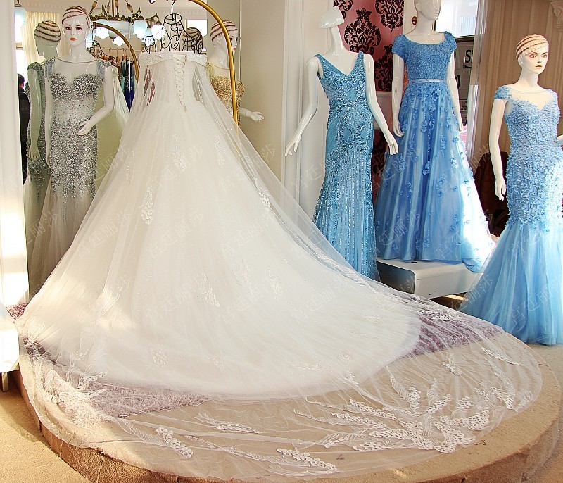 BRL021 **พรีออเดอร์**ชุดแต่งงานหรูหราประดับดอกไม้ผสมเพชรและคริสตัล สวยงามดุจเจ้าหญิง