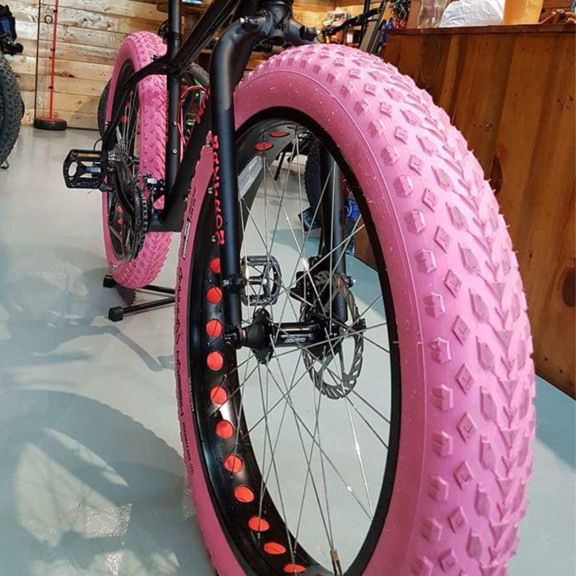ยางนอกจักรยานล้อโตขอบพับ FATBIKE VEE TIRE SHOW SHOE BULLDOZER 26X4.0 26x4.6 26x4.8