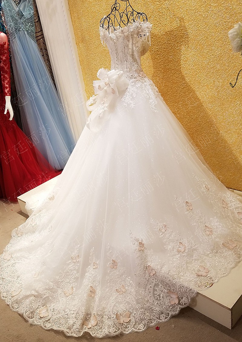 BRL039 **เลิกผลิต**ชุดแต่งงานหรูหราประดับดอกไม้ผสมเพชรและคริสตัล สวยงามดุจเจ้าหญิง