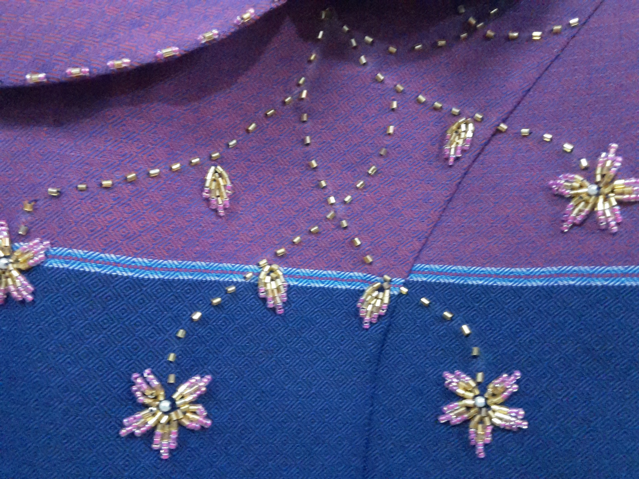 ชุดผ้าไทยคอบัวหยักซ้อนสีน้ำเงิน ชุดแซกผ้าไทยลายมัดหมี่สีน้ำเงิน ชุดผ้าไทยผ้าพื้นเมือง ชุดผ้าไทยฝ้ายแต่งผ้ามัดหมี่ชุดทำงานผ้าไทย สำเนา