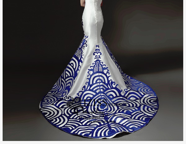 PW536 - **พรีออเดอร์มีสีน้ำเงินมังกรขาวกับสีขาวมังกรสีน้ำเงินค่ะ** ชุดกี่เพ้าสีน้ำเงินลายมังกรสีขาวแขนสั้น ชุดยกน้ำชา ชุดคู่ถ่ายพรีเวดดิ้ง (prewedding dress) & ชุดแต่งงานแฟนซี (Fancy wedding dress)ชายหญิง "ธีมสีน้ำเงิน"