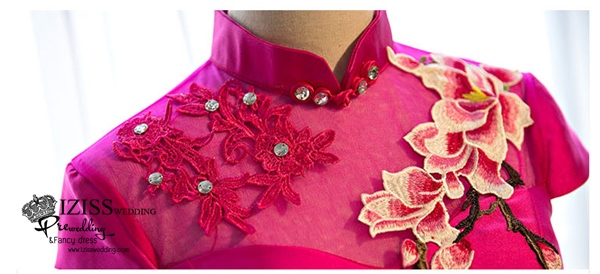 PW507 - **พรีออเดอร์** ชุดกี่เพ้าสีแดงเปิดไหล่ ชุดยกน้ำชา ชุดคู่ถ่ายพรีเวดดิ้ง (prewedding dress) & ชุดแต่งงานแฟนซี (Fancy wedding dress)ชายหญิง "ธีมสีแดง"