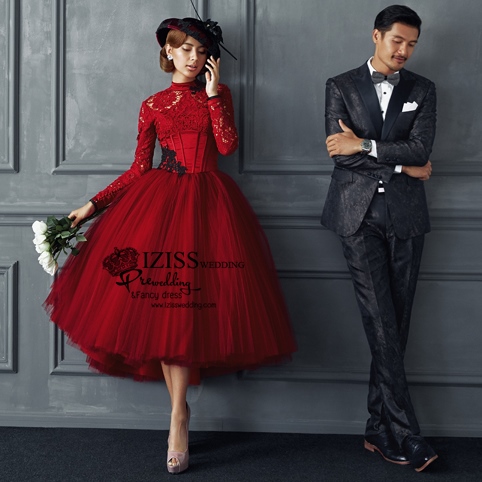 PW480- **พรีออเดอร์**ชุดแต่งงานแฟนซี ชุดเดรสสีแดง ชุดถ่ายพรีเวดดิ้ง (prewedding dress) & ชุดแต่งงานแฟนซี (Fancy wedding dress) "ธีมสีแดง ดำ"