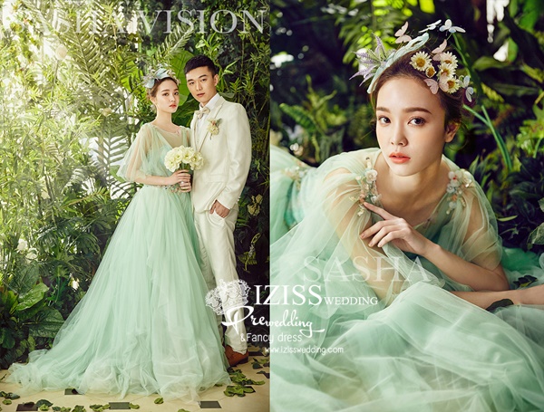 PW569- **พรีออเดอร์ค่ะ**ชุดคู่ถ่ายพรีเวดดิ้ง (prewedding dress) & ชุดแต่งงานแฟนซี (Fancy wedding dress)ชายหญิง "ธีมสีเขียว ขาว"