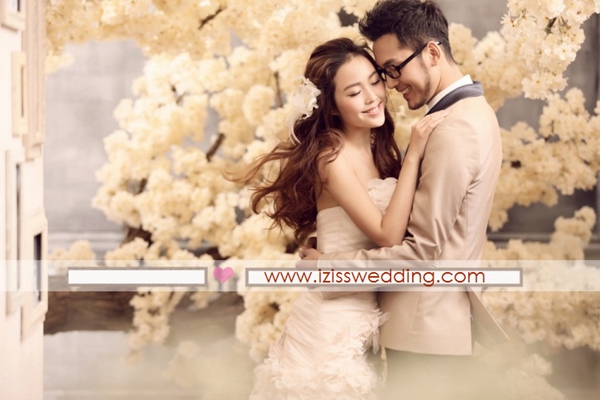 PW353-**พร้อมส่งชุดผู้หญิงค่ะ**ชุดคู่ถ่ายพรีเวดดิ้ง (prewedding dress) & ชุดแต่งงานแฟนซี (Fancy wedding dress)ชายหญิง "ธีมสีขาว-น้ำตาล"