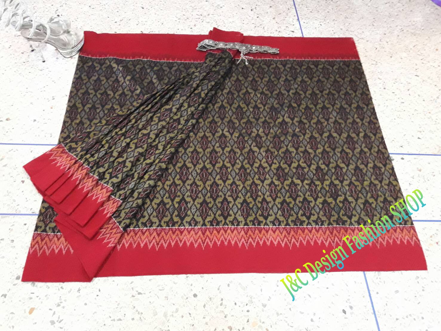 ผ้าซิ่นมัดหมี่ตีนแดง ผ้าซิ่นตีนแดง ผ้าถุงฝ้ายมัดหมี่ตีนแดง ผ้าทอพื้นเมืองบุรีรัมย์ ลายขอนาคเล็ก อัปสรา 2 เมตร