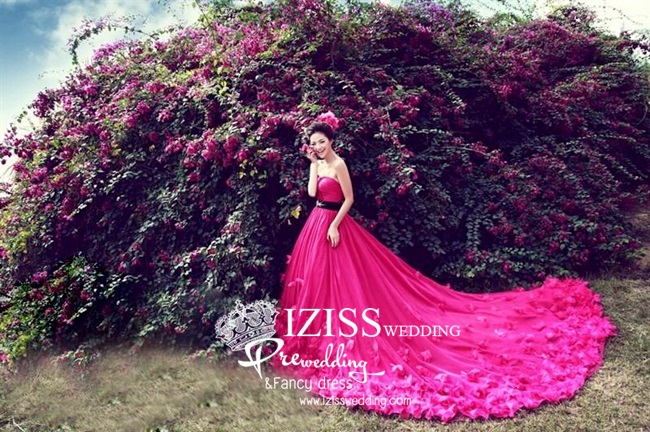PW005 - **พร้อมส่งทั้งเซ็ท** ชุดคู่ถ่ายพรีเวดดิ้ง (prewedding dress) & ชุดแต่งงานแฟนซี (Fancy wedding dress)ชายหญิง "ธีมสีชมพู-ดำ"