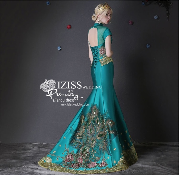 PW441- **พรีออเดอร์สีเขียวและสีแดง**ชุดกี่เพ้ายาว ชุดยกน้ำชา ชุดถ่ายพรีเวดดิ้ง (prewedding dress) & ชุดแต่งงานแฟนซี (Fancy wedding dress) "ธีมสีเขียว"