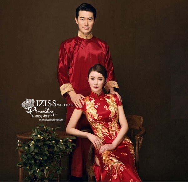 PW620 **พรีออเดอร์ค่ะ**ชุดแฟนซีกี่เพ้าประยุกต์ ชุดคู่ถ่ายพรีเวดดิ้ง (prewedding dress) & ชุดแต่งงานแฟนซี (Fancy wedding dress)ชายหญิง "ธีมสีแดง"