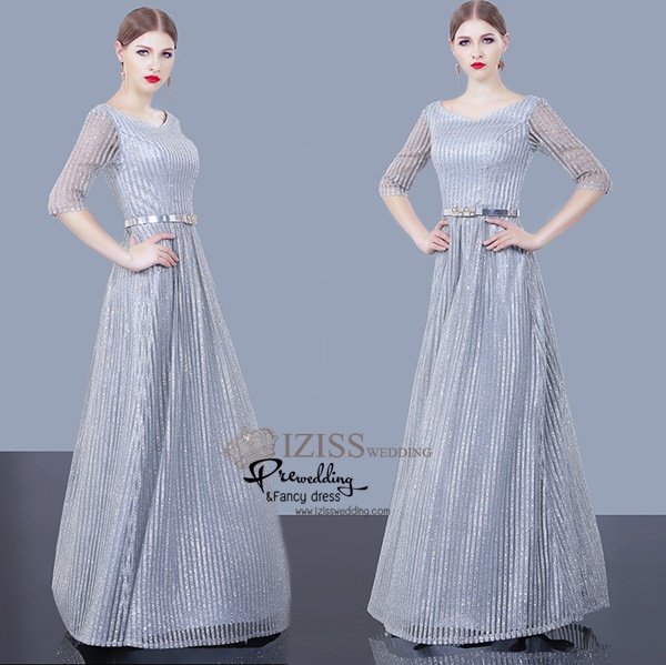 T013 **พรีออเดอร์เดรสชุด glitter สีเทาเงิน**ชุดราตรียาวเลื่อมสีเทาเงินทั้งชุด แขนสั้น เล่นดีเทลซีทรูช่วงแขน เนื้อผ้าโปร่งสลับ glitter แถบลงสีเทาเงิน เข้ารูป สวยงามหรูหราไฮโซมากๆ ค่ะ