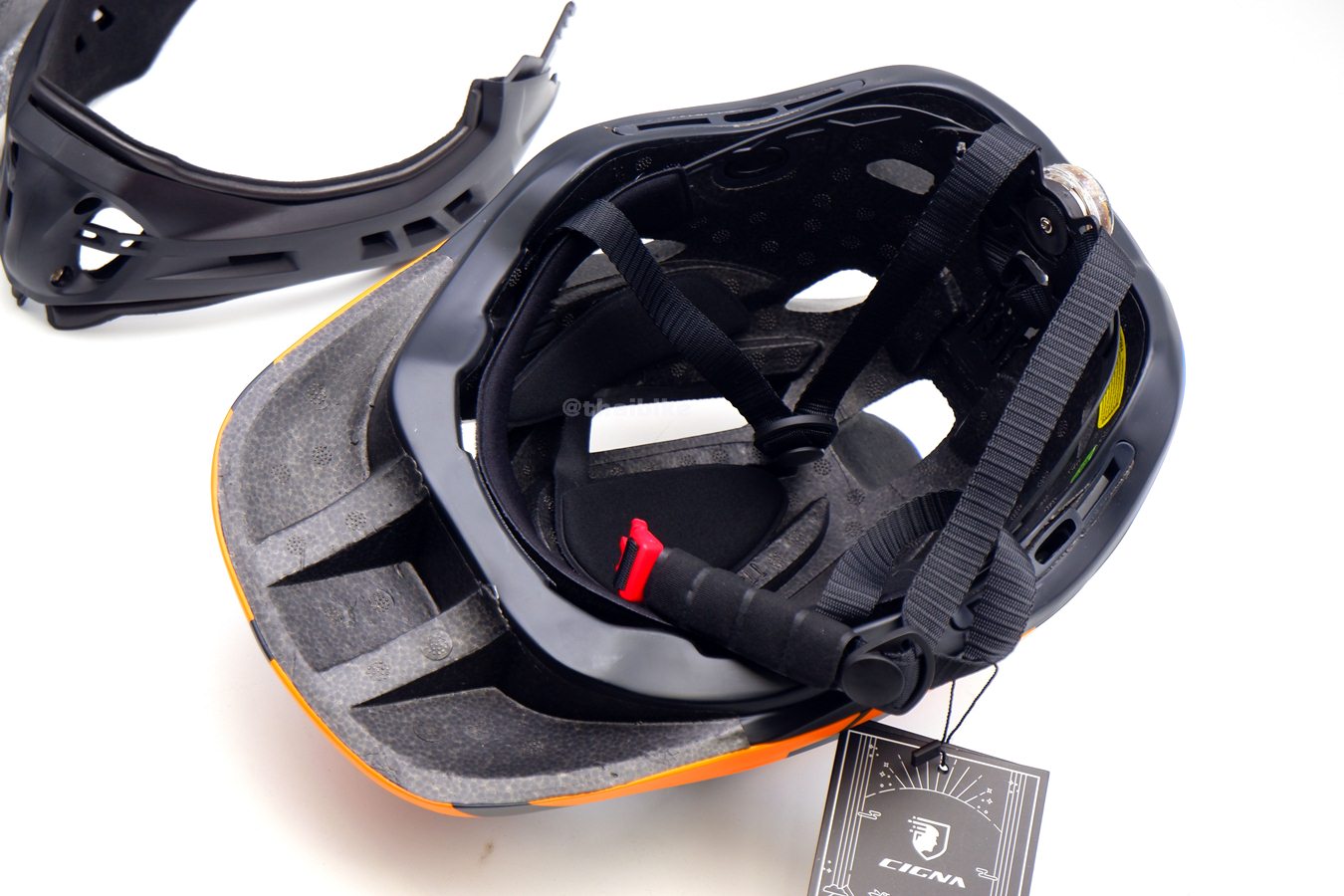 หมวกกันน็อคจักรยานแบบเต็มใบ หมวกผู้ใหญ่ THAIBIKE CIGNA มีกล่อง มีไฟ