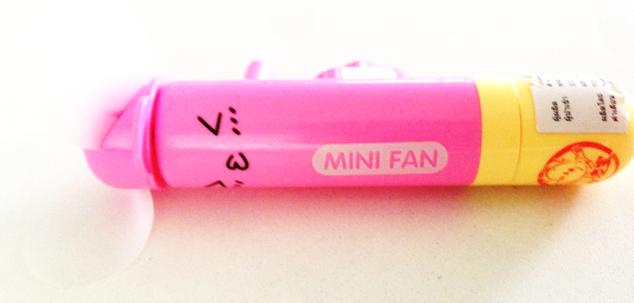 ปากกาพัดลมมือหมุน มีกลิ่นหอม 14 ซม. (18 แท่ง)