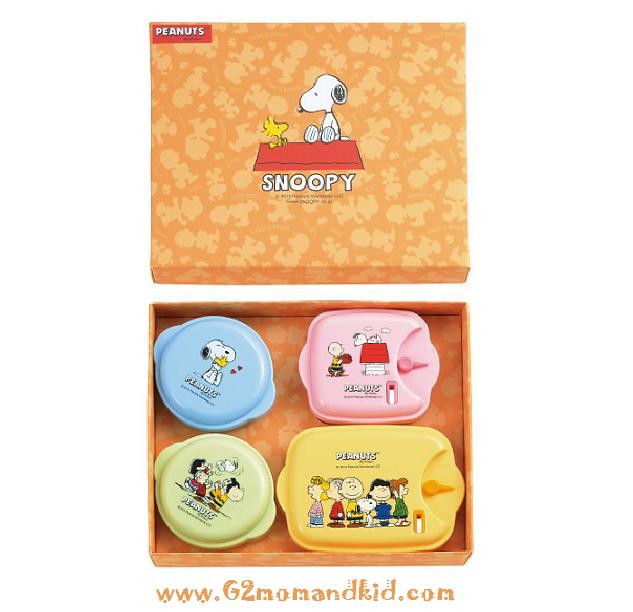 ++พร้อมส่ง++ กล่องใส่อาหาร ข้าว ขนม ผลไม้ ลายสนุ๊ปปี้ -- Snoopy Japan 1 เซต มี 4 กล่อง ตัวฝาเป็นสี แต่ตัวกล่องเป็นพลาสติกขาวใส สินค้า made in japan นำเข้าจากญี่ปุ่นแท้ค่ะ