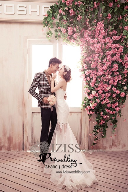 PW082 - **พร้อมส่งเฉพาะชุดผู้ชายค่ะ** ชุดคู่ถ่ายพรีเวดดิ้ง (prewedding dress) & ชุดแต่งงานแฟนซี (Fancy wedding dress)ชายหญิง "ธีมสีขาว"