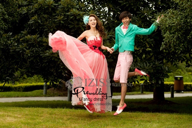 PW108 - Pre order ชุดคู่ถ่ายพรีเวดดิ้ง (prewedding dress) & ชุดแต่งงานแฟนซี (Fancy wedding dress)ชายหญิง "ธีมสีเแดง-เขียว"
