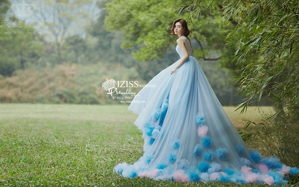 PW625 **พร้อมส่งชุดพรีเวดดิ้งผู้หญิงสีฟ้า** ชุดคู่ถ่ายพรีเวดดิ้ง (prewedding dress) & ชุดแต่งงานแฟนซี (Fancy wedding dress)ชายหญิง "ธีมสีฟ้า"