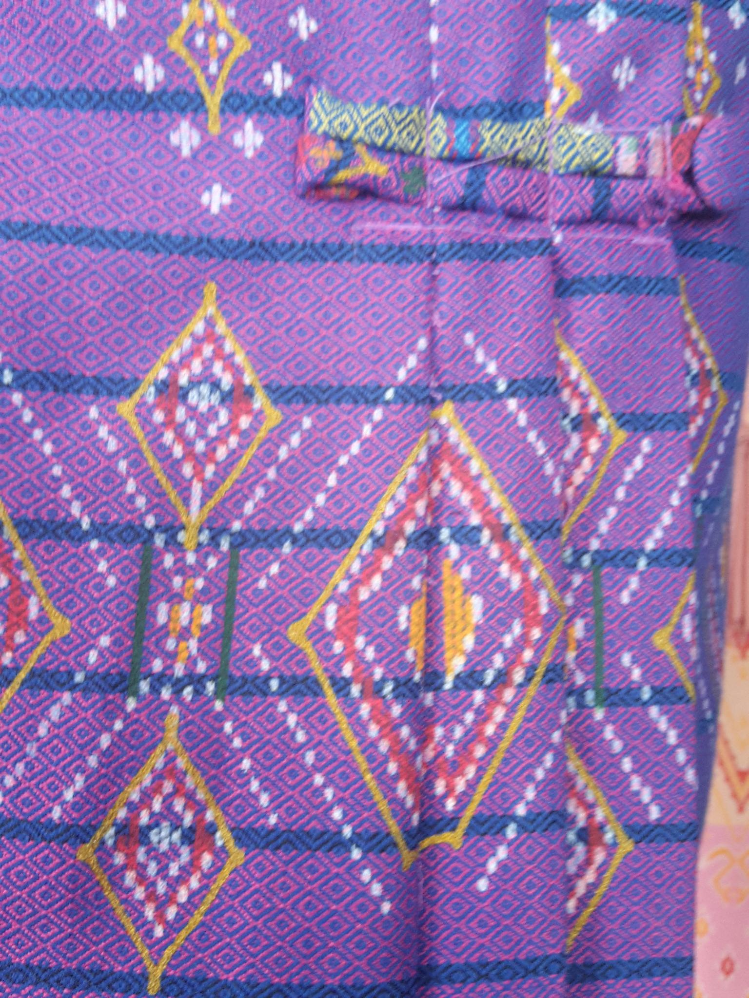 ผ้าซิ่นสำเร็จรูปผ้าซิ่นผ้าฝ้าย แบบป้ายแต่งจีบกระดุมปั้มลายเทพพนม ผ้าซิ่นตัดสำเร็จลายเทพพนมสีม่วง