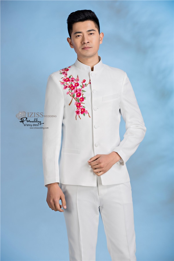 ST092 **พรีออเดอร์**สูทจีนผู้ชายสีขาวแขนยาวลายดอกซากุระสีน้ำเงิน ติดกระดุมสีขาว พร้อมกางเกงสีขาวขาสอบ ชุดสูทเจ้าบ่าว สูทแฟนซี ถ่ายพรีเวดดิ้ง & ชุดแต่งงานแฟนซี (Fancy wedding dress) สูทผู้ชายสีขาว